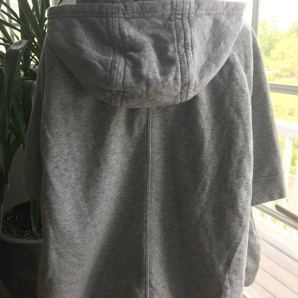 Cropped Grey NIKE Short-Sleeved Pullover (Grey) - Picture 6 of 6